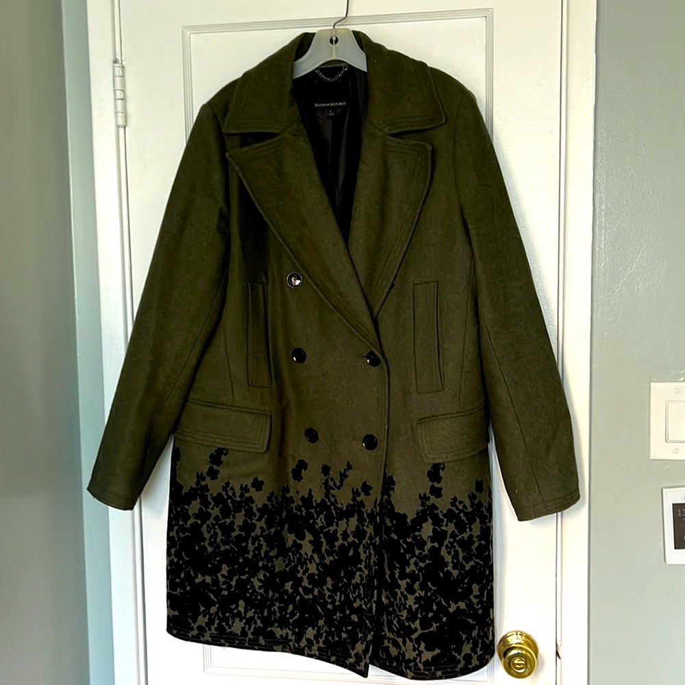 EUC Banana Republic coat w/ black flocking detail